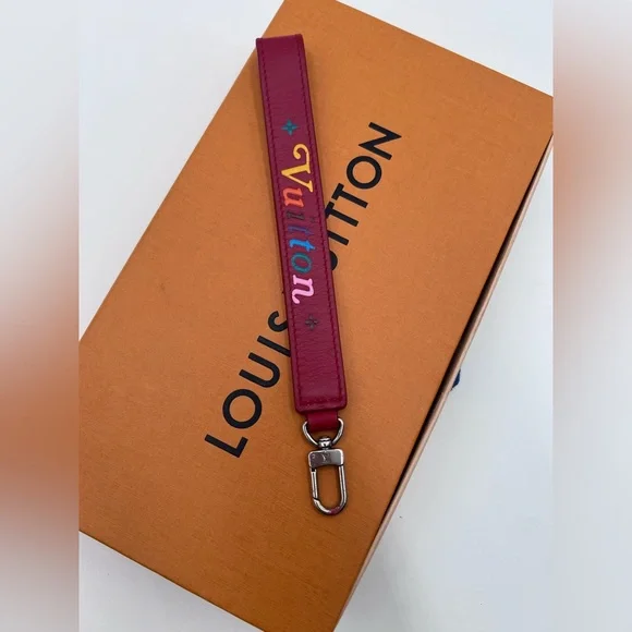 LOUIS VUITTON New Wave Long Wallet/Wristlet
Quilted Leather Rouge - Picture 16 of 16